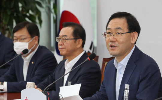 주호영 통합당 원내대표가 3일 국회에서 열린 '이상직 의원·이스타 비리 의혹 진상규명TF' 1차회의에서 발언하고 있다. 연합뉴스